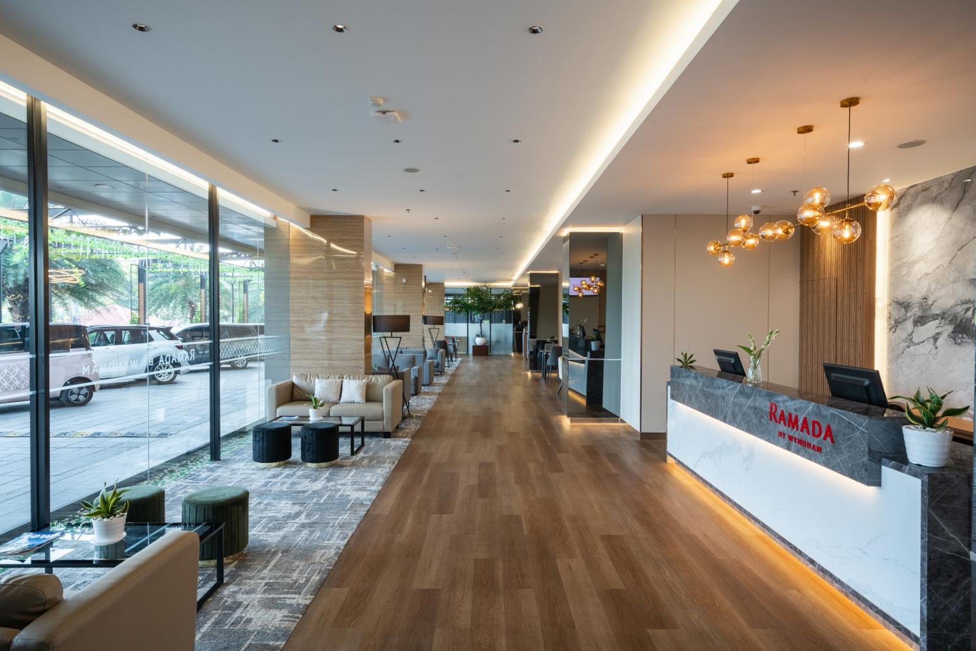 Ramada By Wyndham Serpong Exteriér fotografie