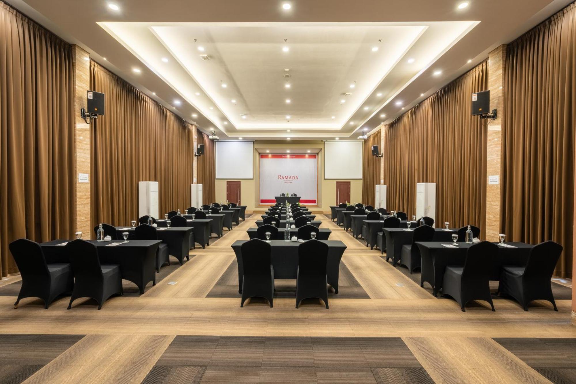 Ramada By Wyndham Serpong Exteriér fotografie