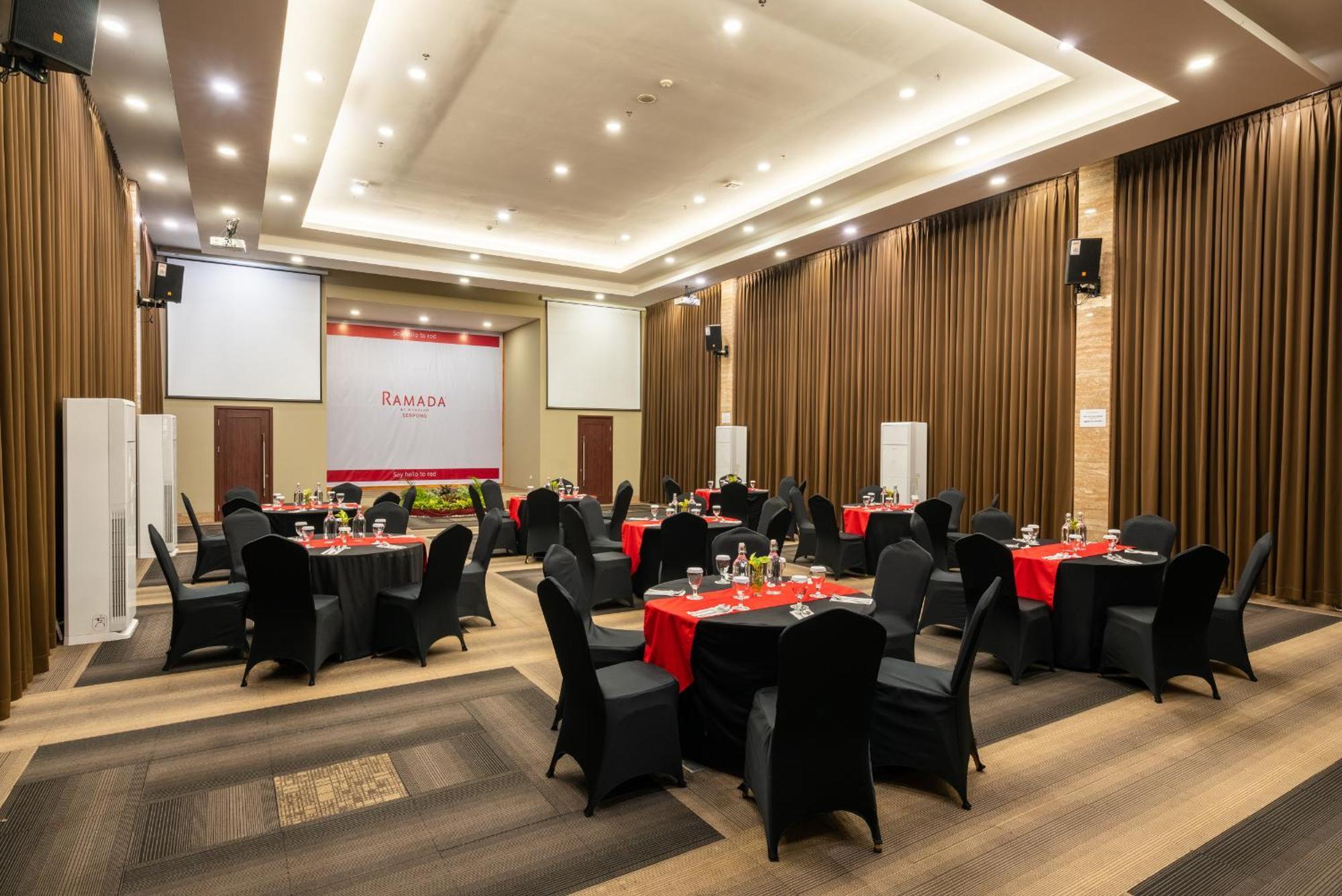 Ramada By Wyndham Serpong Exteriér fotografie